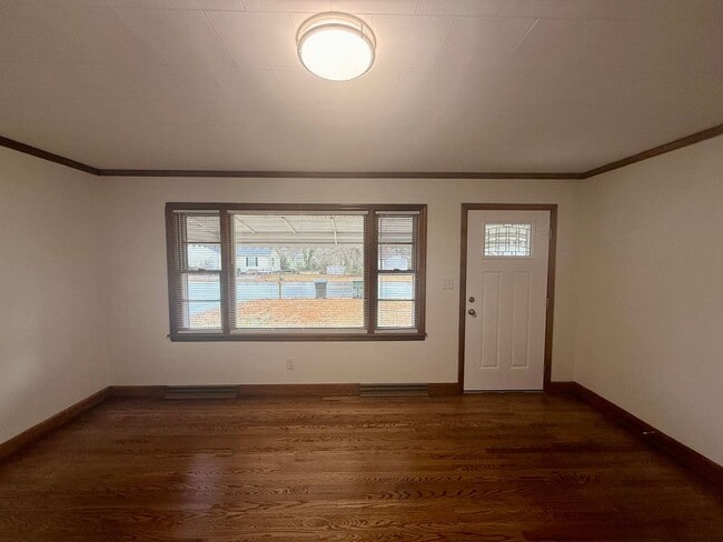 Photo - Three bedroom, 1.5 bath house in Burlington