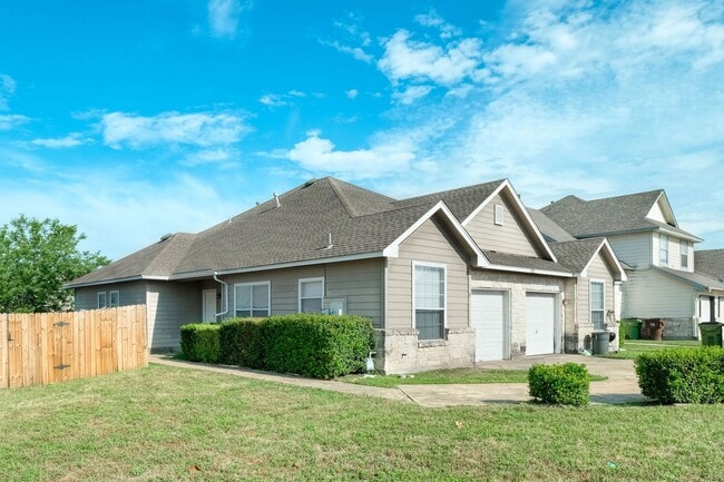 Building Photo - 2826 Southampton Way Unit B