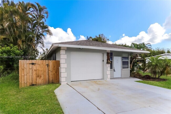 Photo - 3013 SE Banyan St