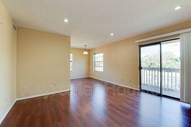 Photo - 2750 Holly Hall St