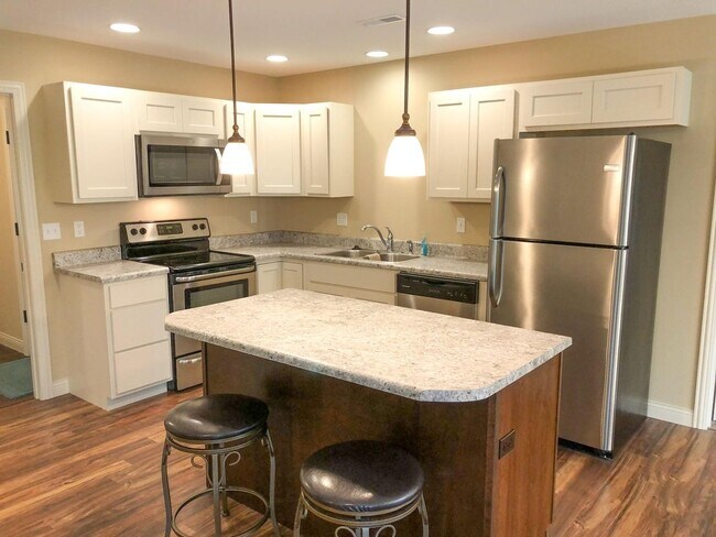 Photo - Like-New Ranch Home — 3 Bed / 2 Bath in Fo...