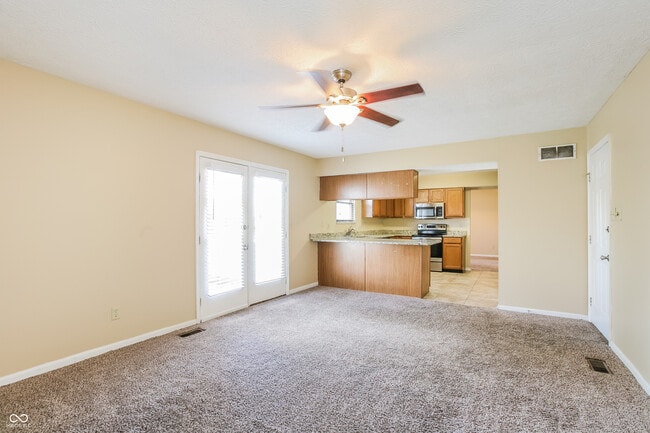 Photo - 1663 Rogers Cir