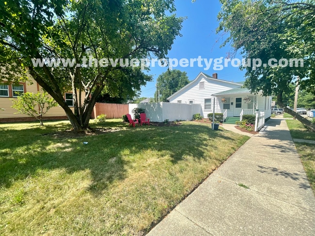 Spacious 3-Bedroom, 2-Bath Home with Moder... - Spacious 3-Bedroom, 2-Bath Home with Moder...