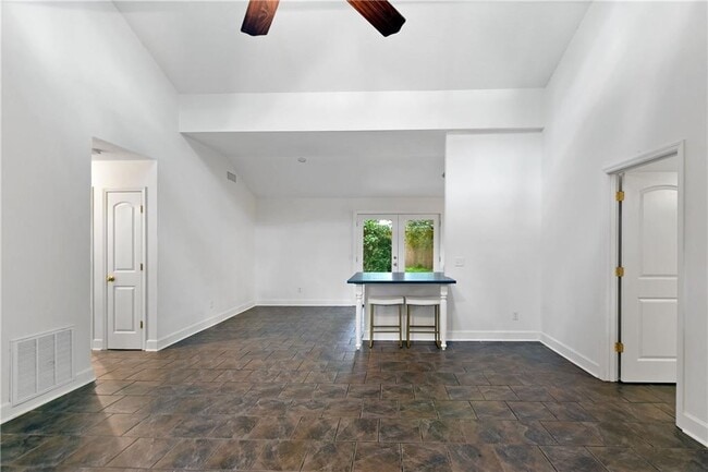 Photo - 204 Maple St