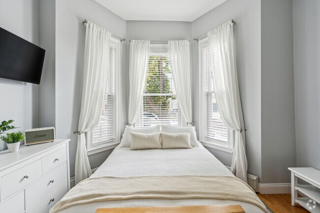Building Photo - 28 Pinckney St Unit 1 Rental