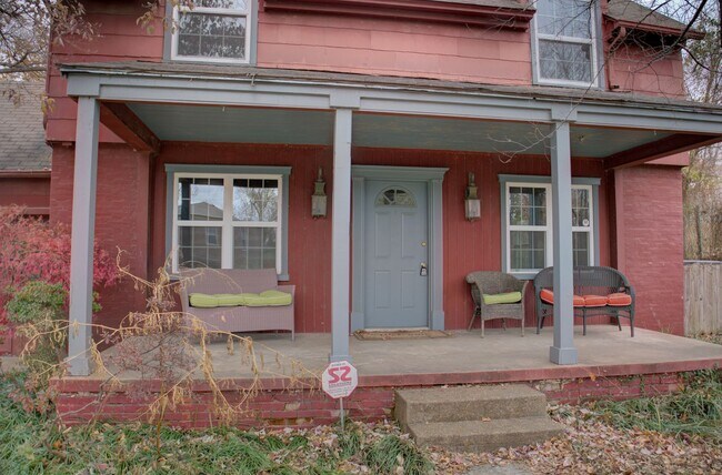 Photo - 3-bedroom, 2.5-bath home with mostly hardwood floors
