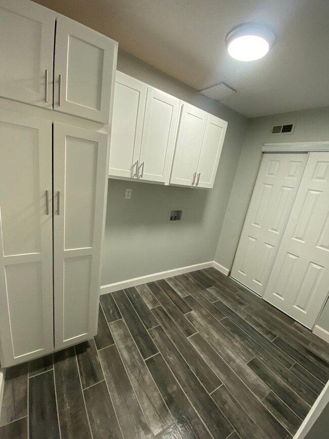Building Photo - 3233 Summerhill Ln Rental