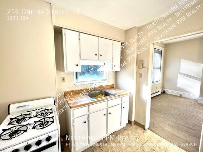 Photo - 216 Oneida St Unit 1