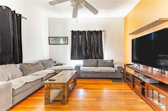 Photo - 3321 W Woodlawn Ave