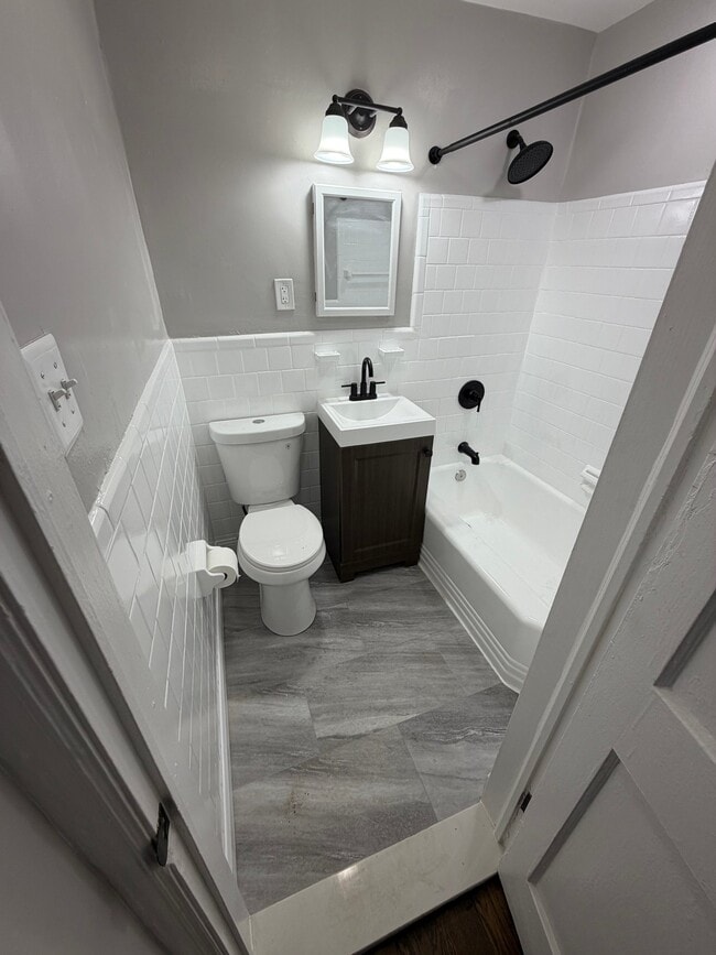 Photo - 1652 E Cold Spring Ln Unidad 2