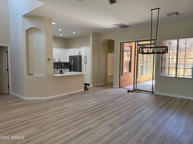 Building Photo - 21122 W Sunrise Ln Rental