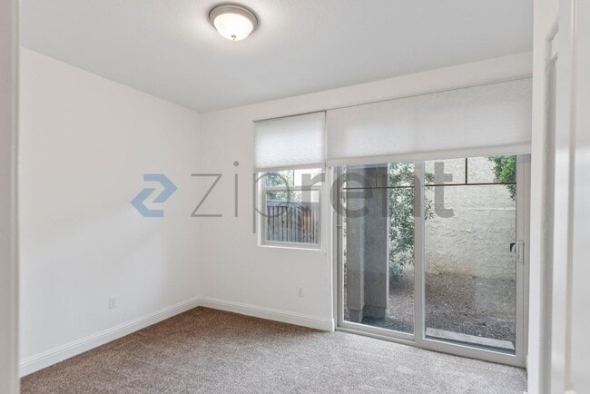 Photo - 2954 Worthing Common