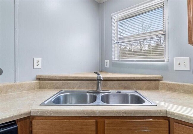 Photo - 204 Fleetwood Dr