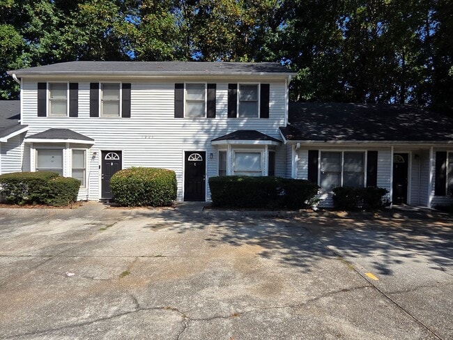 Building Photo - 1225 Oakplace Dr SW Unit C