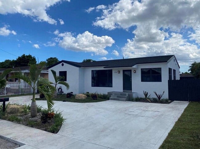 Photo - 170 W 58th St