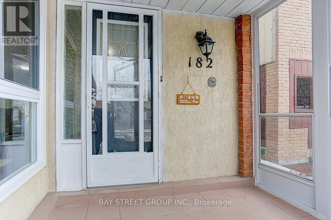 Photo - 182 Risebrough Circuit