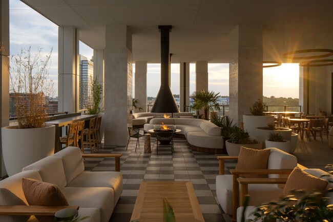 Emmi Midtown