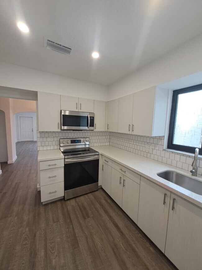 Photo - 2835 SW 2nd Ave