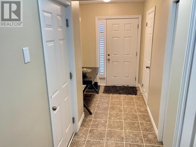 Photo - 96 McMahen St