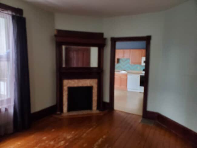 Building Photo - 215 W Chestnut St Unit 1