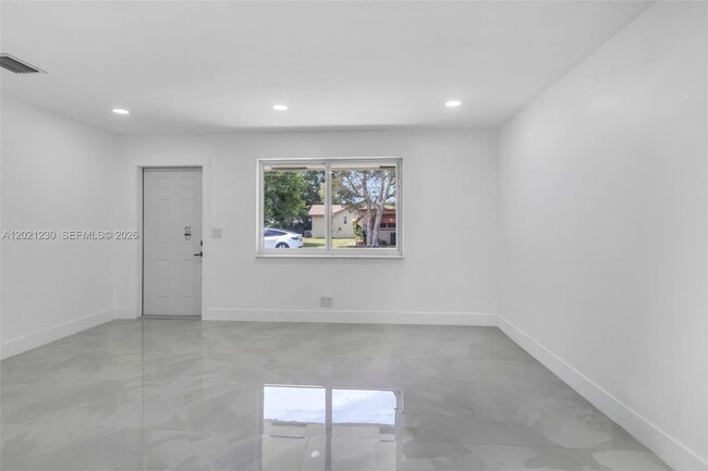 Photo - 821 SW 7th Ave Unit 2
