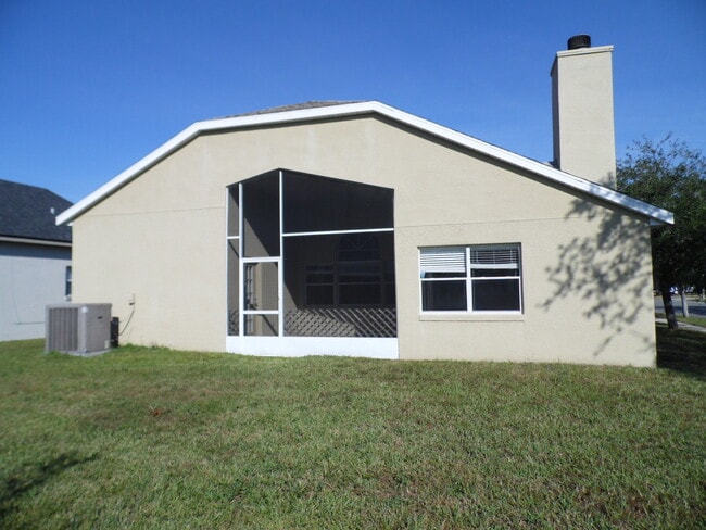 Photo - Cozy home in quiet cul-de-sac! NO CARPET!