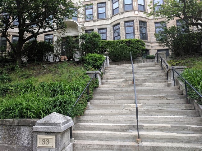 Building Photo - 33 Westbourne Terrace Unit 3