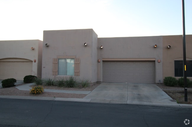 Building Photo - 440 S Val Vista Dr Rental