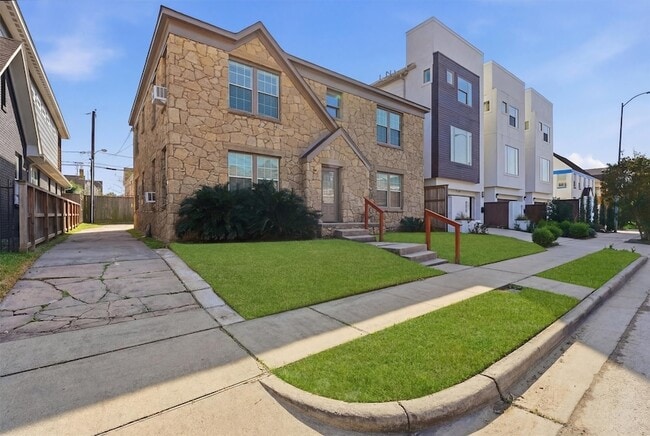 Photo - 403 W Polk St Unit 1