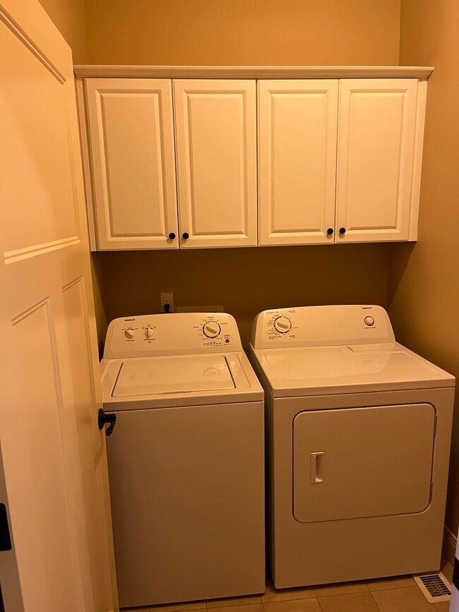 Laundry room 3rd floor - 14260 SW Compass Dr