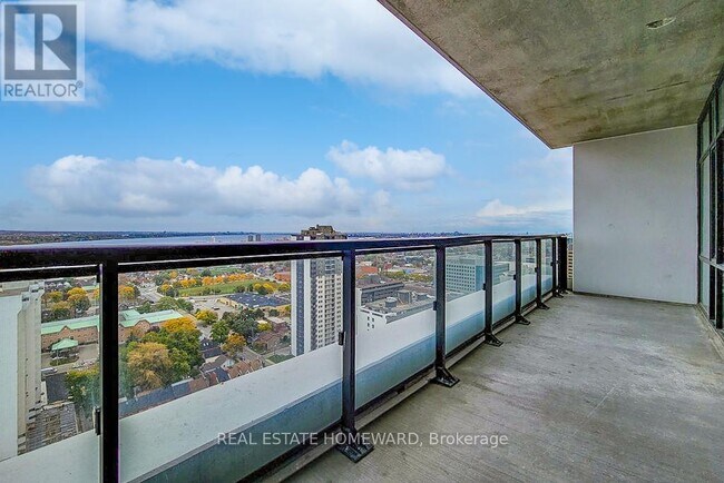 Photo - 15 Queen St S Unité 2011