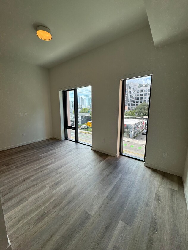 Living Room - 52 NW 32nd St (Miami, FL)