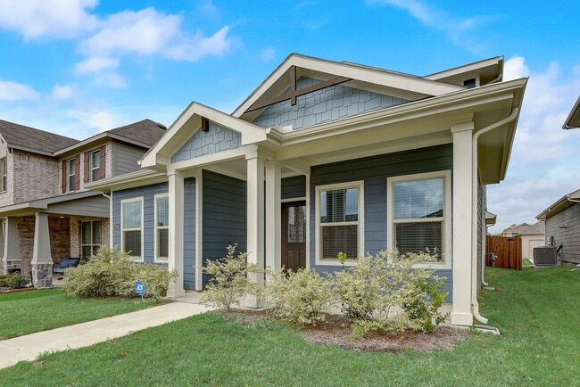 Photo - AVAILABLE NOW - Like-New 4-Bedroom Home with Loft & First-Floor Primary | Near Downtown Fort Worth