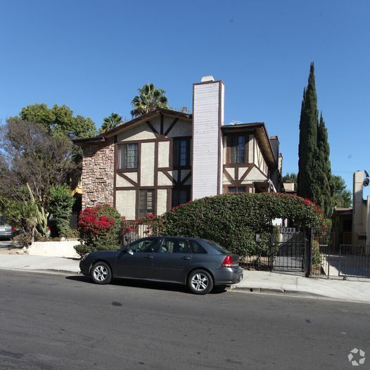 Photo - 1348 N Orange Dr Unit 2