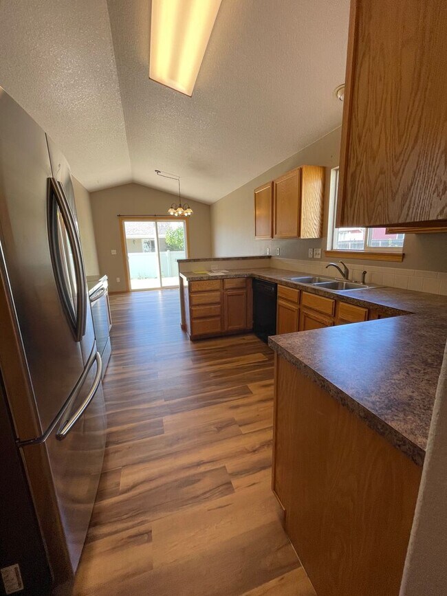 Photo - 765 Bluegrass Way