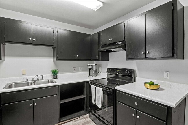 Photo - 2114 Main St