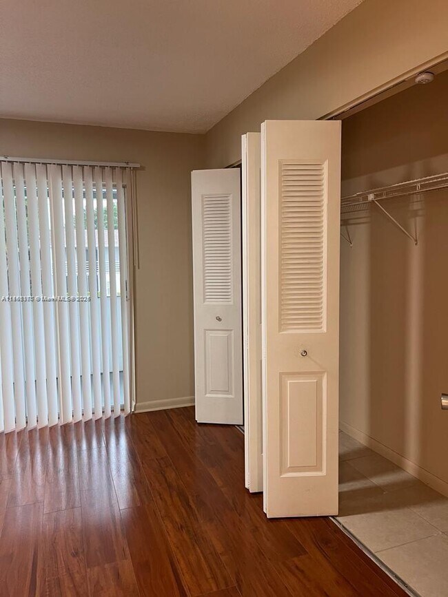 Photo - 145 Canterbury F Unidad 145