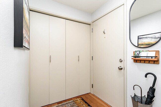 Photo - 2145 Dexter Ave N Unidad #205 Rental