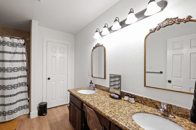 Photo - 1504 W 43rd St
