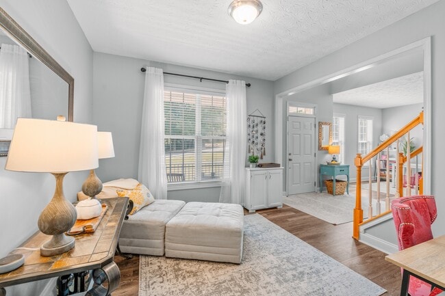 Photo - 3828 Snowshed Run SE