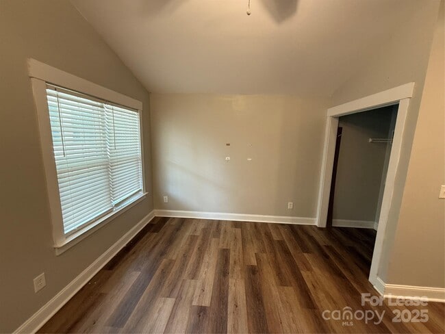 Photo - 664 Reeves Ct