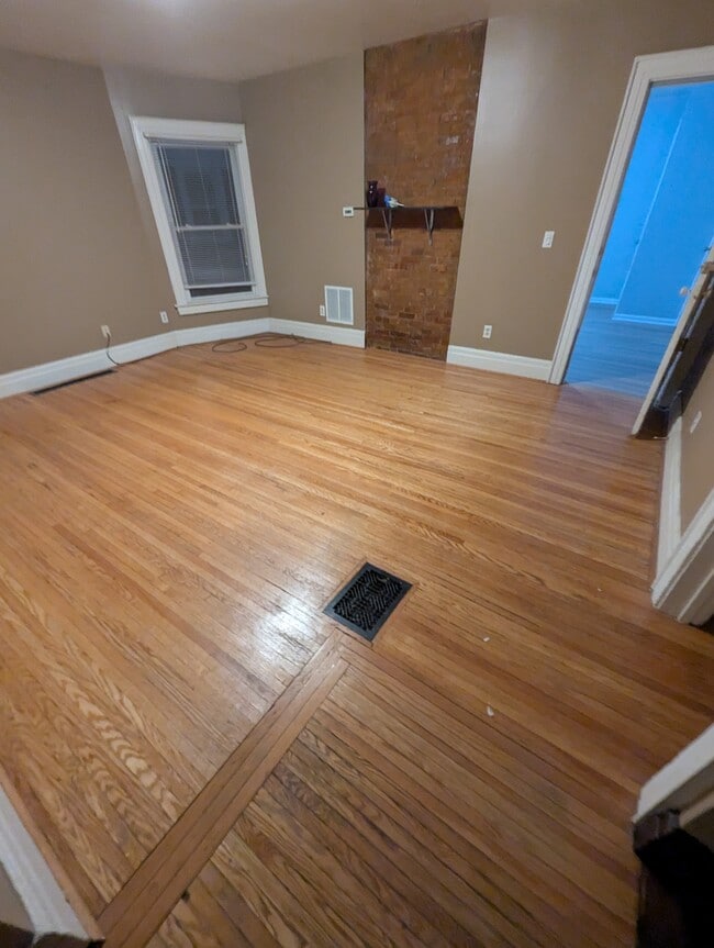 Photo - 39 Oxford St