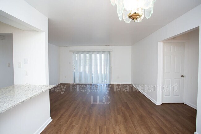 Photo - 427 Paddock Ct