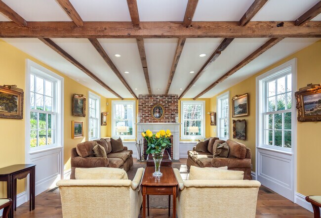 Photo - 23 Howard St