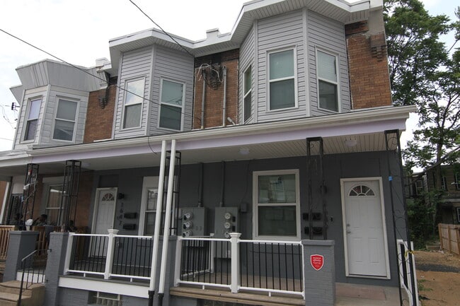 Building Photo - 1649 Pratt St Unit 1st Floor - A