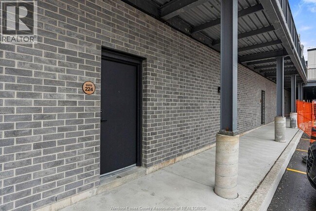 Photo - 4300 Laurier Pkwy