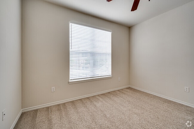 2BR, 2BA - 1,194SF