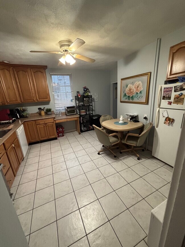 Photo - 77 Circuit St Unit #1