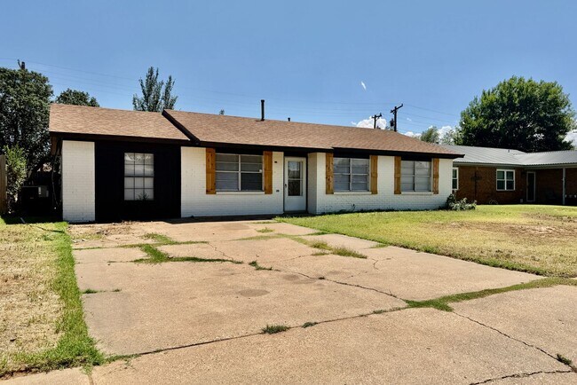 Photo - Updated 3/1.5 with Bonus Room in North by Northwest!