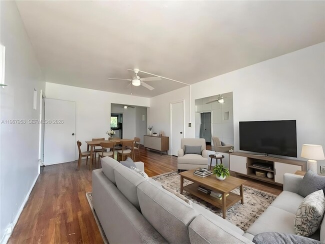 Building Photo - 841 W 40th St Unit 2